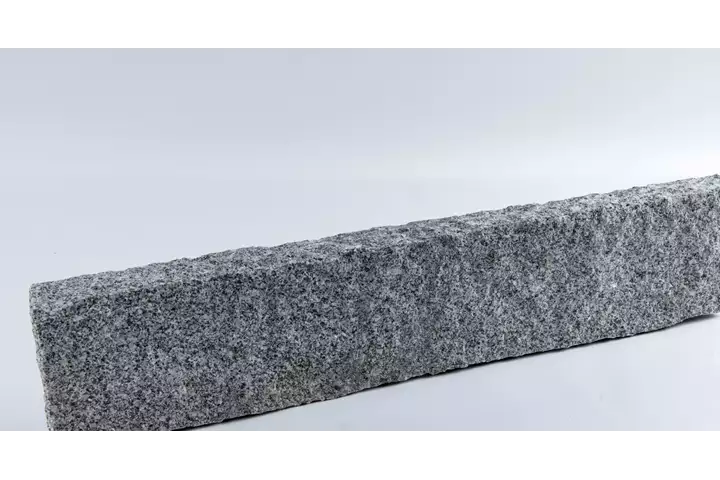Parkkantsten håndhugget granit, lys grå, 7*20*50 cm