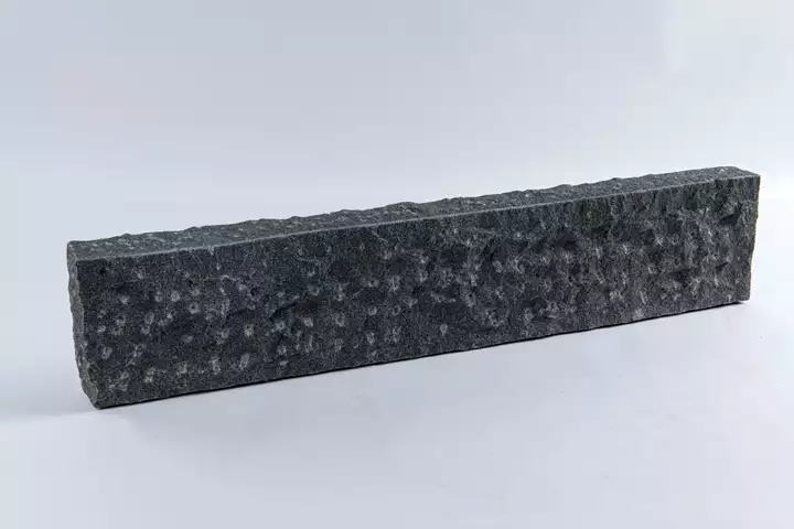 Parkkantsten håndhugget granit, mørk grå, 7*20*100 cm 