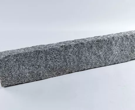 Parkkantsten håndhugget granit, lys grå, 7*20*50 cm
