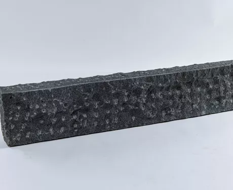 Parkkantsten håndhugget granit, mørk grå, 7*20*50 cm
