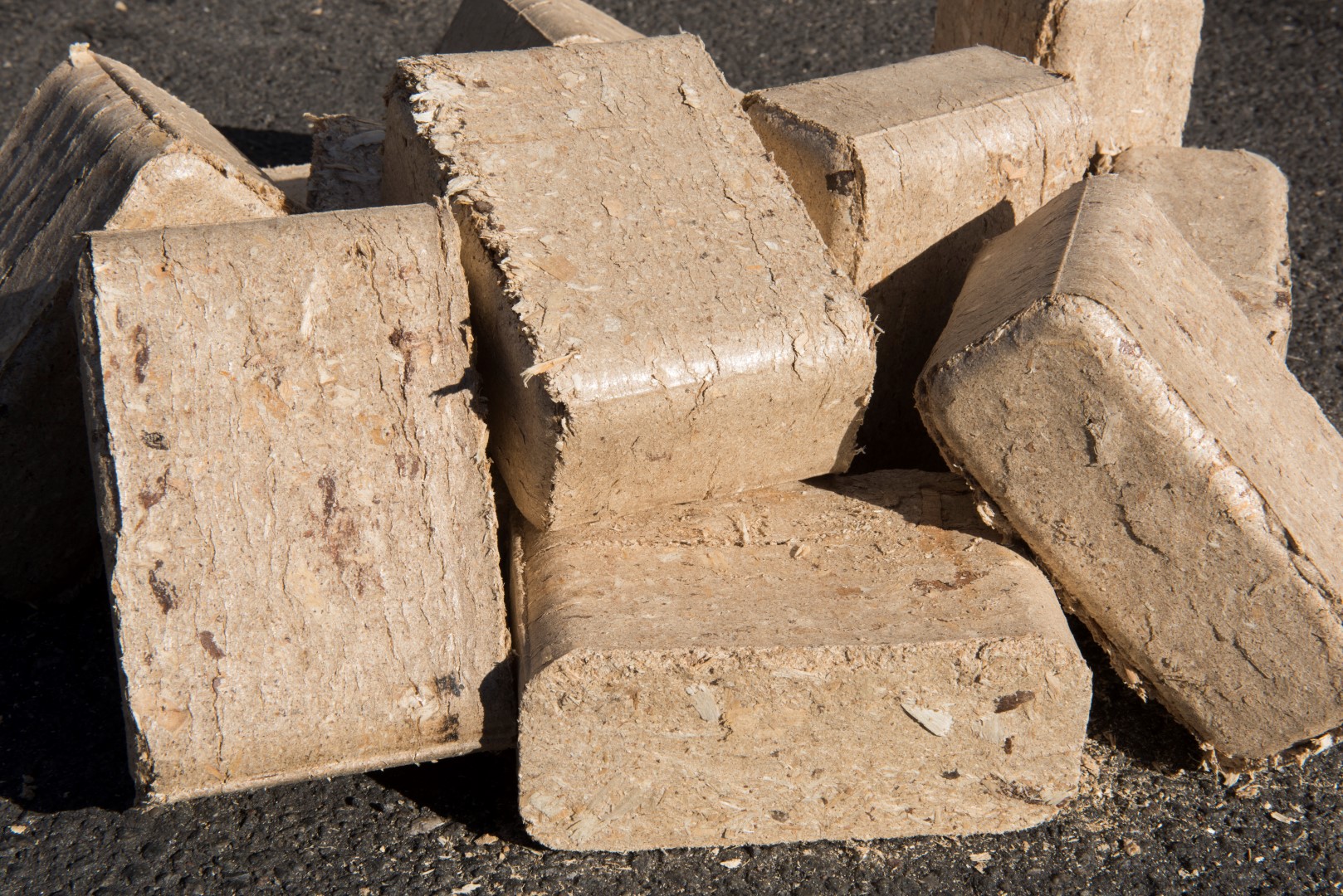 LHM A1 træbriketter Fyr