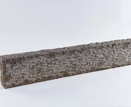 Parkkantsten håndhugget granit, rød grå, 7*20*100 cm 