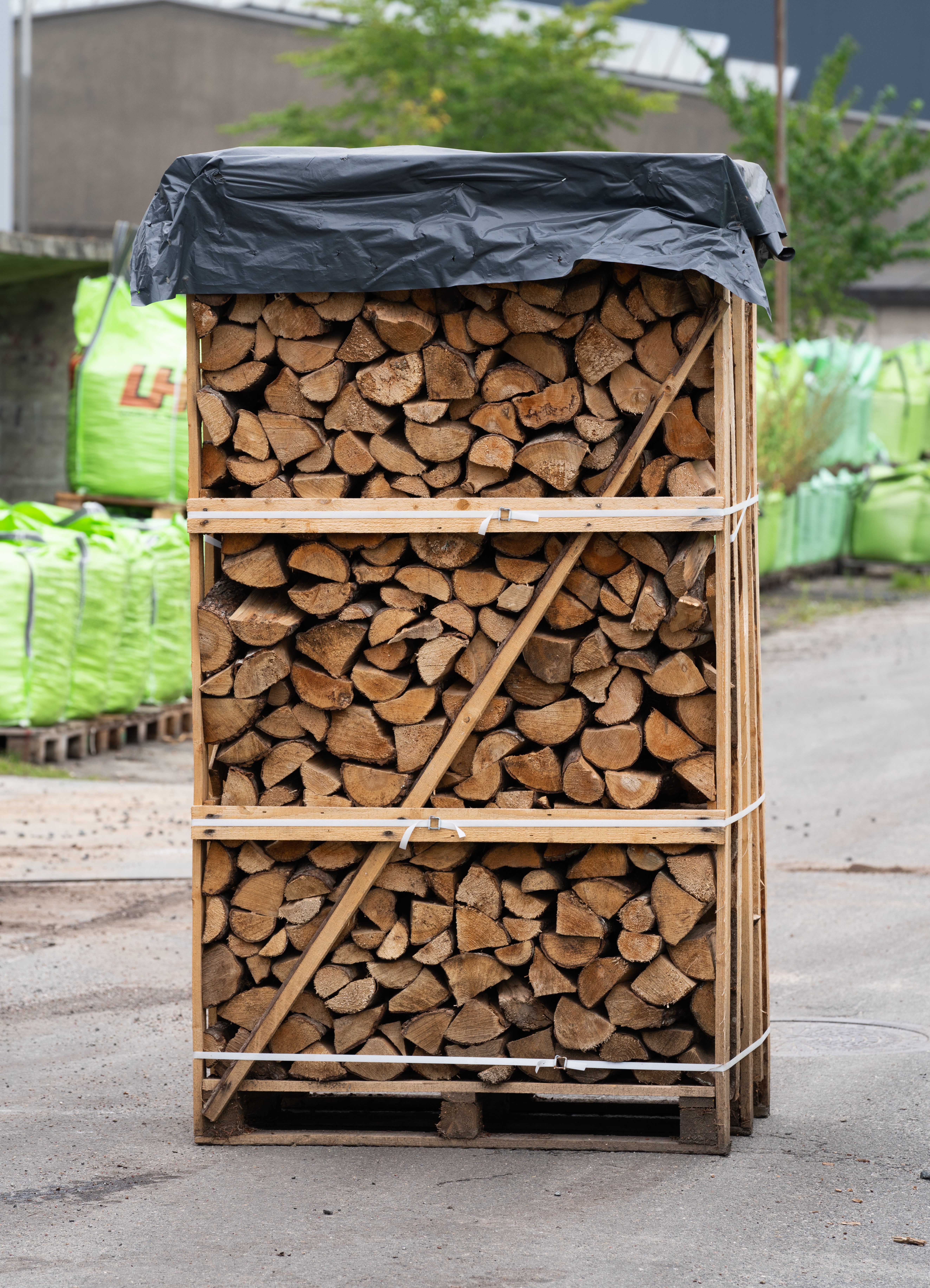 Brændetårn med pejsebrænde